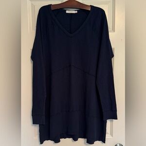 Mododoc Los Angeles navy cotton long sleeve v-neck tunic shirt top women’s L‎